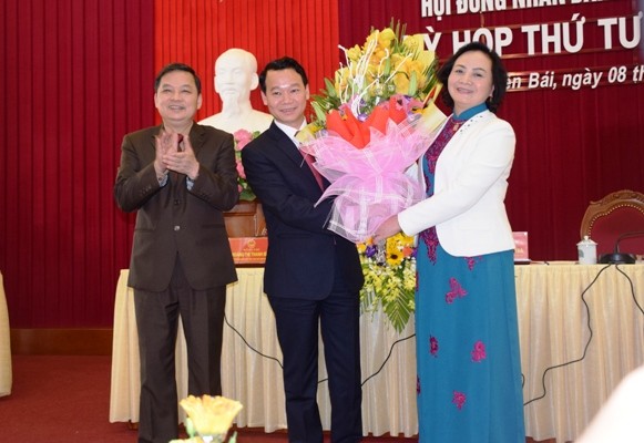 Lãnh đạo tỉnh Yên Bái chúc mừng tân Chủ tịch UBND tỉnh Đỗ Đức Duy.