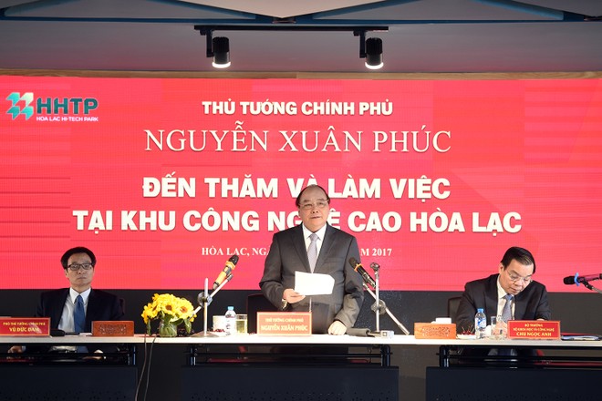 Thủ tướng Nguyễn Xuân Phúc làm việc với Ban Quản lý Khu CNC Hòa Lạc. Ảnh: VGP/Quang Hiếu