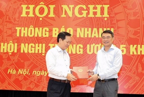 Thống đốc Lê Minh Hưng trao quyết định bổ nhiệm lại cho Phó Thống đốc Đào Minh Tú