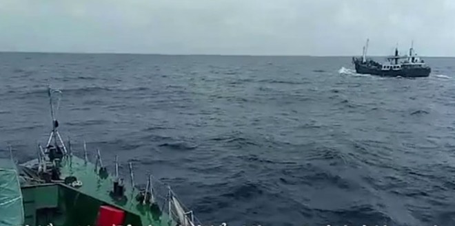 Cảnh sát truy đuổi tàu Thái Lan chở 300.000 lít dầu lậu trên biển