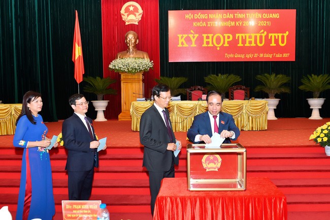 HĐND tỉnh Tuyên Quang bỏ phiếu bầu bổ sung Ủy viên UBND tỉnh khóa XVIII, nhiệm kỳ 2016-2021.