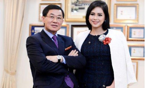 Ông Johnathan Hạnh Nguyễn và bà Lê Hồng Thủy Tiên