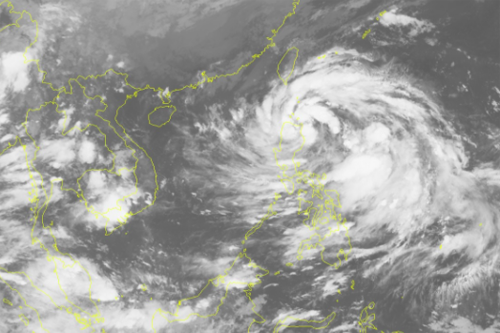Ảnh mây vệ tinh bão Khanun lúc 21h ngày 12/10. Nguồn:Trung tâm dự báo khí tượng thuỷ văn Trung ương.