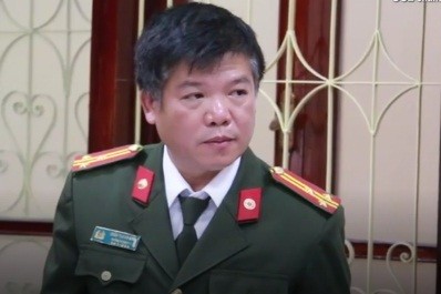 Thượng tá Trần Thanh Sơn, Trưởng phòng Tham mưu Công an tỉnh Sơn La phát biểu tại buổi gặp mặt báo chí.