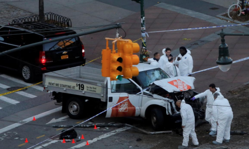 Hiện trường vụ đâm xe ở New York ngày 31/10. Ảnh:Reuters.