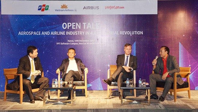 Ông Dương Trí Thành – Tổng giám đốc Vietnam Airlines và ông Tô Việt Thắng – Phó Tổng giám đốc Vietjet sôi nổi trình bày về đề tài cách mạng công nghệ 4.0.