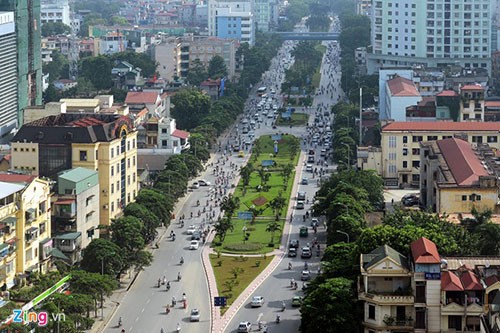Hà Nội xén dải phân cách trên đường đẹp nhất Việt Nam