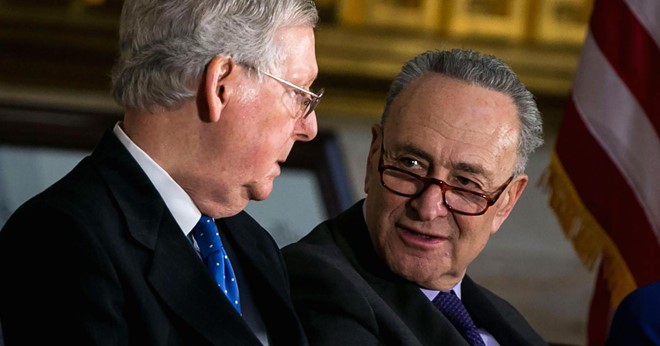 Lãnh đạo phe Cộng hòa tại Thượng viện Mitch McConnell (trái) và lãnh đạo phe Dân chủ Chuck Schumer. Ảnh:Getty Images.