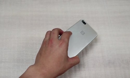 Bphone 3 lộ video, thiết kế giống iPhone 7 Plus