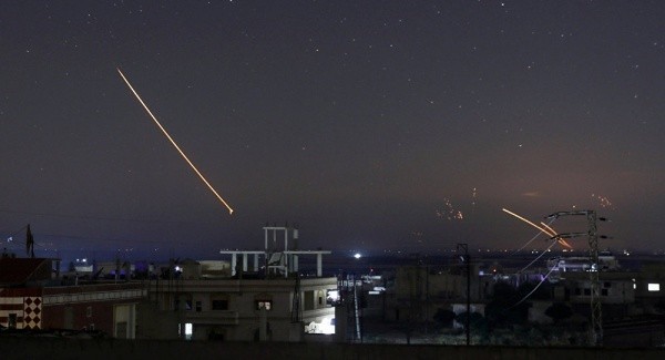Tên lửa tại Daraa, Syria hôm 10/5. Ảnh:Reuters.