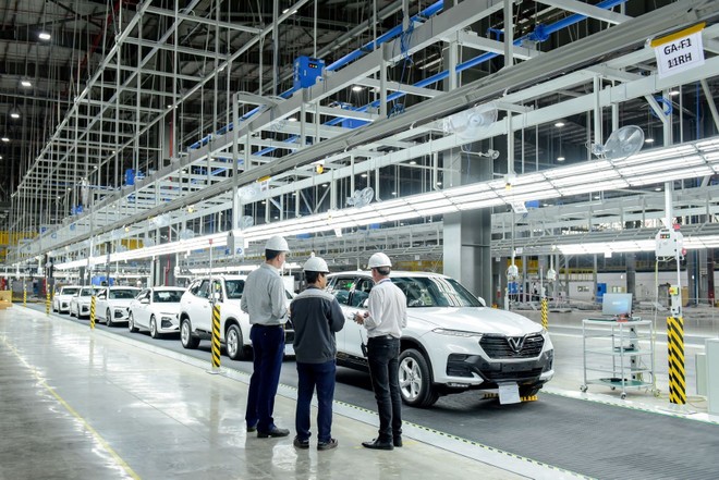Vingroup chấp nhận việc thay đổi triển vọng trong ngắn hạn để đầu tư trọng điểm cho sản xuất ôtô