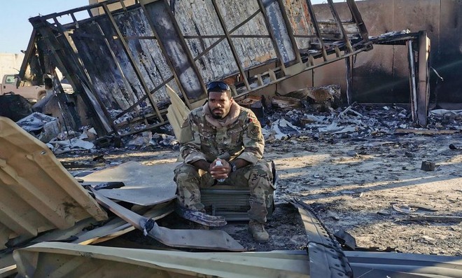 Lính Mỹ tại căn cứ Ain al-Asad sau cuộc tấn công hôm 8/1. Ảnh: CNN.