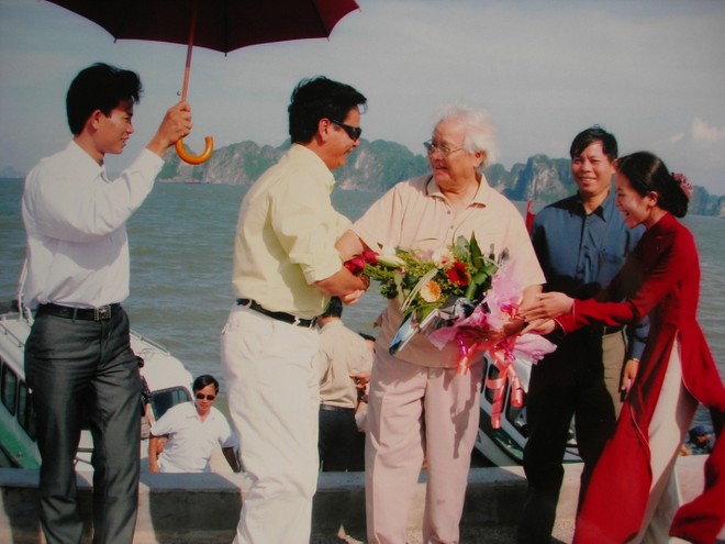 Thủ tướng Võ Văn Kiệt tới thăm đảo Tuần Châu năm 2002