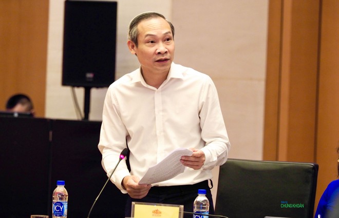 Ông Phan Đức Hiếu, Uỷ viên thường trực Uỷ ban Kinh tế của Quốc hội phát biểu về 12 điểm mới nhất của dự thảo Luật Đất đai (sửa đổi) sáng 4/8 (Ảnh: M.Minh)