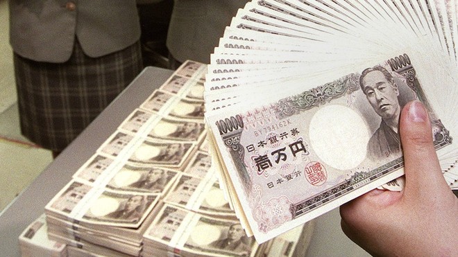 Đồng yên trượt giá 0,3% xuống mức 151,97 JPY đổi 1 USD trong giao dịch ngày 27/3 tại Tokyo. Ảnh: AFP