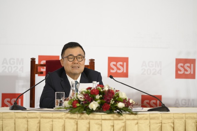 Ông Nguyễn Duy Hưng, Chủ tịch HĐQT SSI trả lời cổ đông tại ĐHCĐ