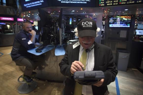 Dow Jones lần đầu tiên đóng cửa trên mức 18.000 điểm sau thông tin tích cực về GDP quý III - Ảnh: Reuters