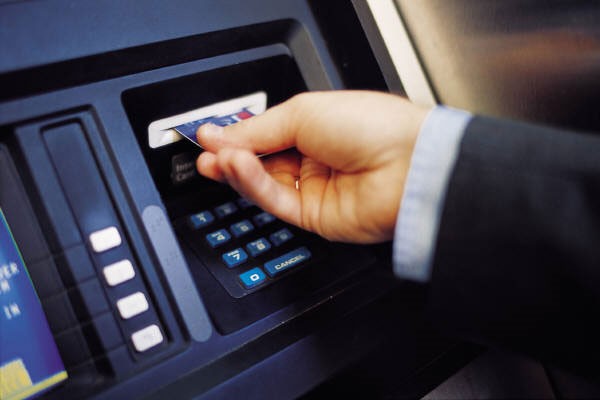 Phạt tù 2 đối tượng Trung Quốc dùng ATM rút tiền tại 5 tài khoản trong một đêm