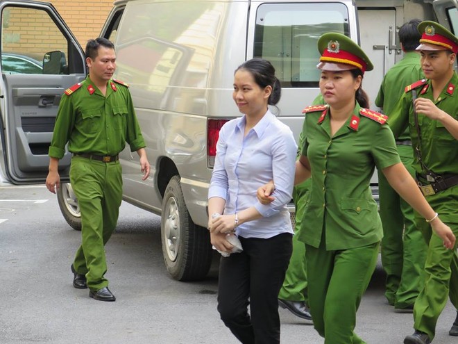 Bị cáo Nguyễn Minh Thu (nguyên Tổng giám đốc Oceanbank) xác nhận trước tòa việc đưa tiền lãi ngoài cho VSP, BSR.