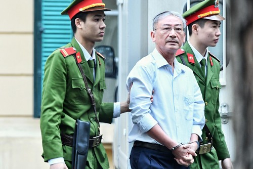 Bị cáo Nguyễn Xuân Thắng trước giờ khai mạc phiên tòa. Ảnh: Vnexpress