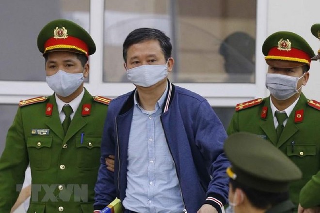 Bị cáo Trịnh Xuân Thanh bị dẫn giải tới tòa. Ảnh: TTXVN