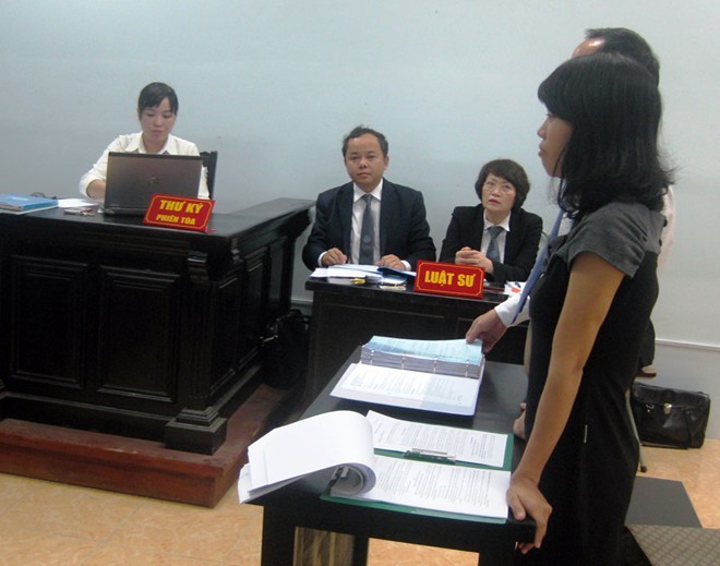 Quang cảnh phiên tòa xét xử hồi sơ thẩm tháng 9/2015
