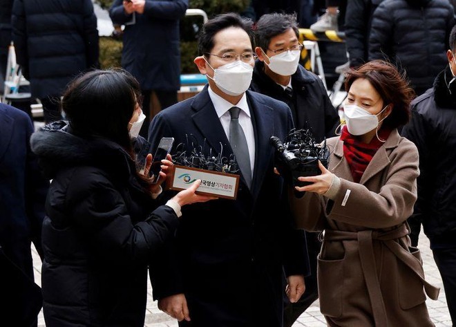 Người thừa kế Tập đoàn Samsung Lee Jae Yong đến tòa án ở Seoul. Nguồn: Reuters
