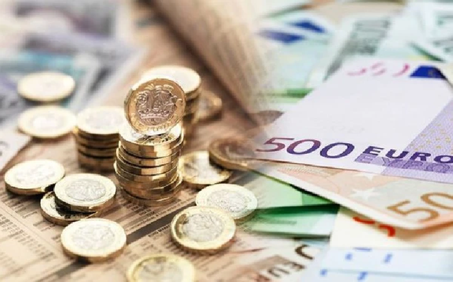 Đồng euro giảm xuống mức thấp nhất trong 20 năm so với đồng USD khi lo ngại suy thoái gia tăng