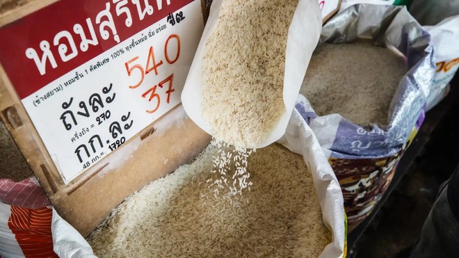 Tình trạng dư thừa gạo xuất hiện, trái ngược với lúa mì và ngô