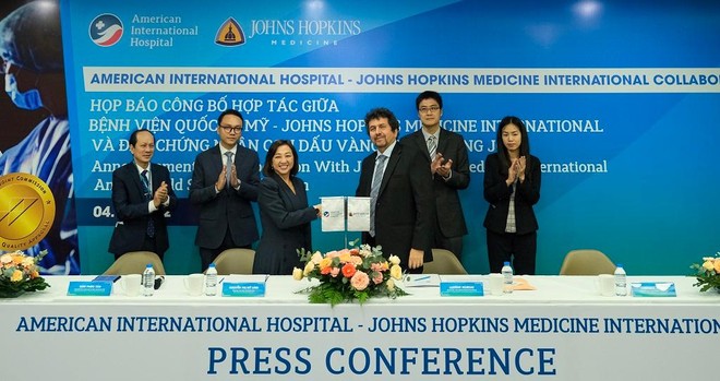 Lễ kí kết hợp tác giữa bệnh viện Quốc tế Mỹ (AIH) và Johns Hopkins Medicine International.