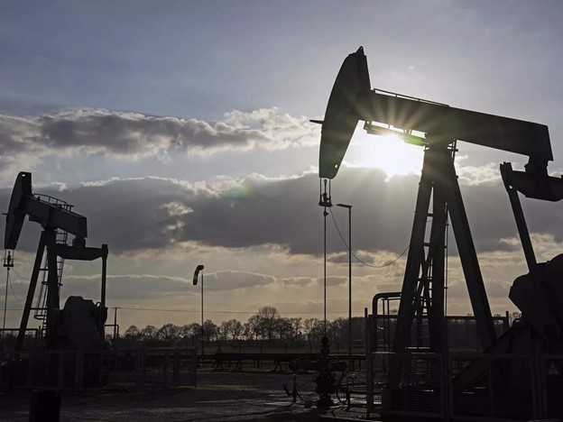 Căng thẳng trong lĩnh vực tài chính làm phức tạp triển vọng đối với giá dầu thô