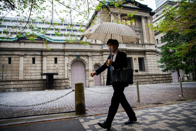 Thống đốc BOJ: Sẽ cân nhắc kỹ lưỡng trước khi thay đổi chính sách tiền tệ