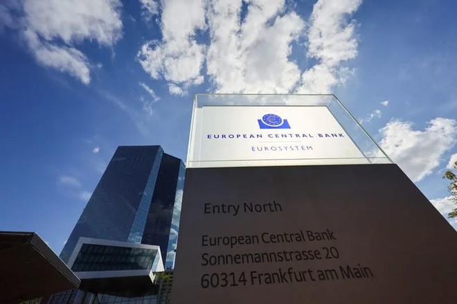 ECB tiếp tục giữ nguyên lãi suất