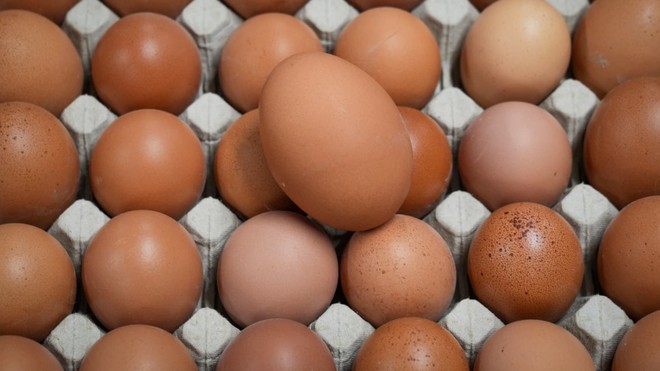 Sự bùng phát trở lại của cúm gia cầm khiến giá trứng ở một số quốc gia tăng cao