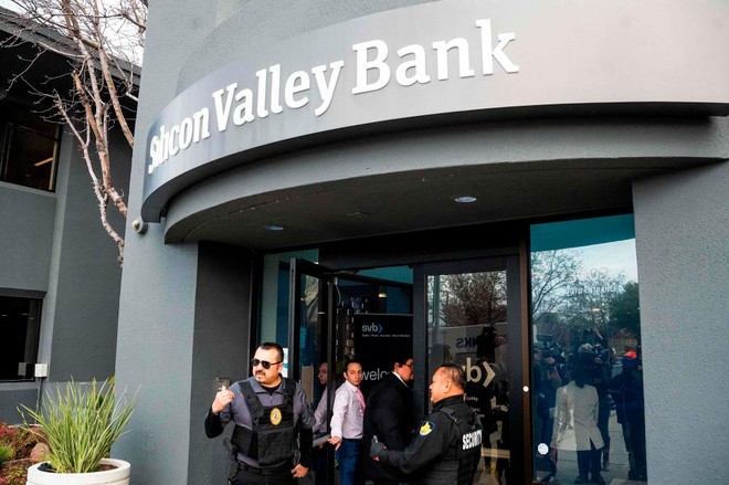 Mỹ: Các ngân hàng nhỏ bị rút 120 tỷ USD trong một tuần vì "bankrun"