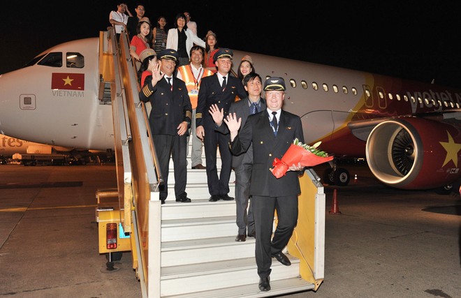 Đoàn khách SkyBoss về từ châu Âu cùng tàu bay thứ 28 của Vietjet