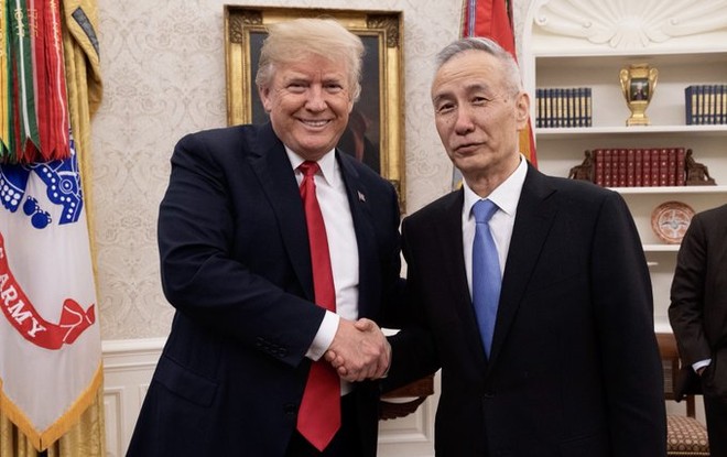 Tổng thống Mỹ Donald Trump và Phó Thủ thướng Quốc vụ viện Trung Quốc Liu He. Ảnh: Twitter @realDonaldTrump
