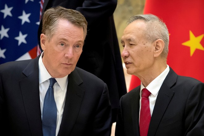 Đại diện Thương mại Mỹ Robert Lighthizer và Phó Thủ tướng Quốc vụ viện Trung Quốc Lưu Hac. Ảnh: Reuters.