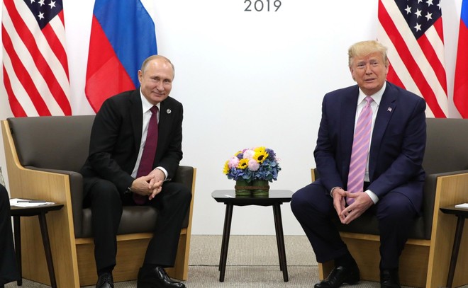 Tổng thống Nga Vladimir Putin và Tổng thống Mỹ Donald Trump tại Hội nghị thượng đỉnh G20, Osaka, Nhật Bản. Ảnh: Getty Images.