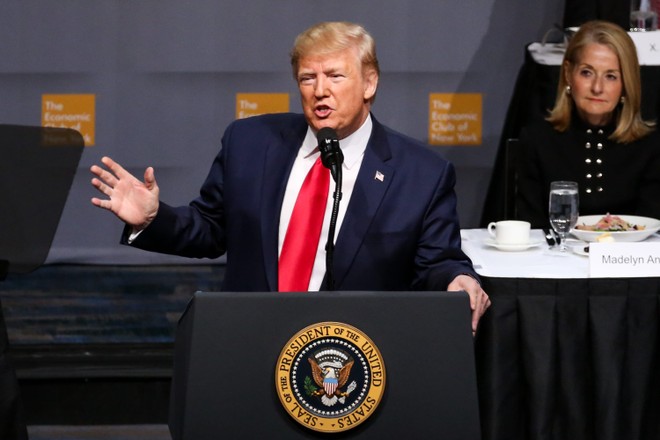 Tổng thống Mỹ Donald Trump phát biểu tại Câu lạc bộ kinh tế New York hôm thứ Ba 12/11. Ảnh: AFP. 