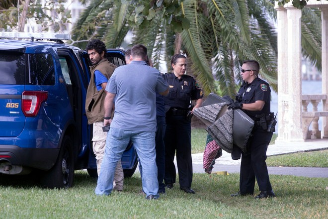 Một người Iran bị bắt cùng mã tấu, rìu ẩn nấp gần khu nghỉ dưỡng của ông Trump ở Florida