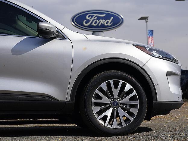 Chính quyền Mỹ yêu cầu triệu hồi 3 triệu xe Ford do lỗi túi khí