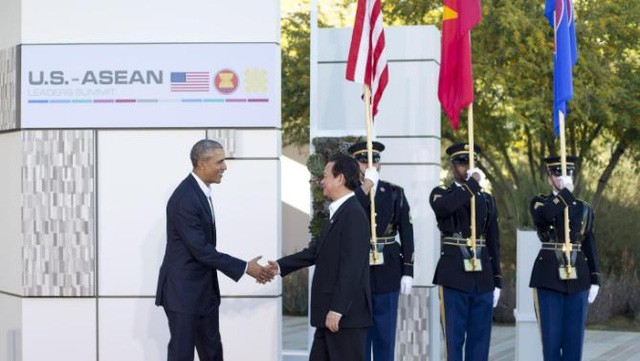 Tổng thống Obama đón Thủ tướng Nguyễn Tấn Dũng (Ảnh: AP)
