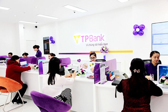 Ngay trong ngày đầu tiên khai trương, TPBank Thanh Hoá đã đón tiếp nhiều lượt khách hàng tới thăm quan và giao dịch