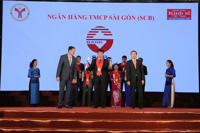 Ông Lại Quốc Tuấn, Phó tổng giám đốc SCB nhận giải thưởng “Thương hiệu mạnh Việt Nam 2016”