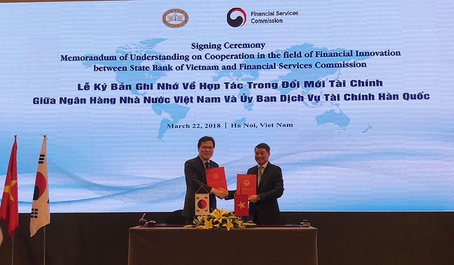 Thống đốc Ngân hàng Nhà nước Lê Minh Hưng và ông JongKu Choi, Chủ tịch FSC ký Bản ghi nhớ về hợp tác trong lĩnh vực đổi mới tài chính