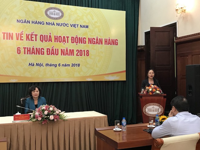 Bà Nguyễn Thị Hồng, Phó Thống đốc NHNN Việt Nam chủ trì buổi họp báo