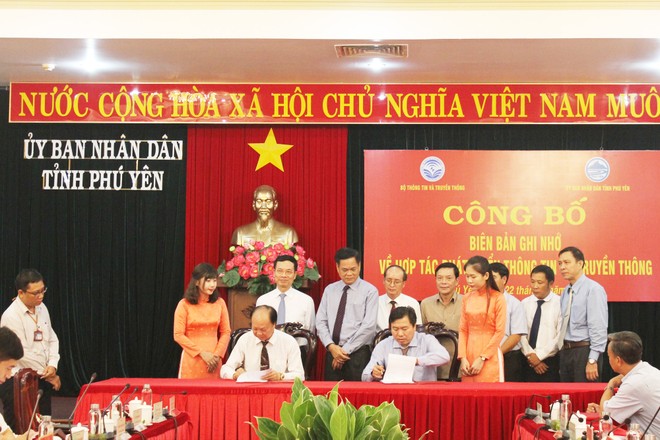 LienVietPostBank và tỉnh Phú Yên ký Hợp tác về việc phối hợp thúc đẩy thanh toán không dùng tiền mặt