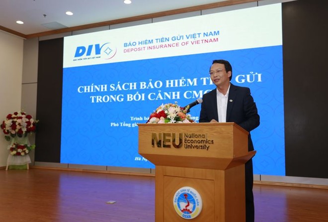 Phó tổng giám đốc BHTGVN Vũ Văn Long trình bày tại Tọa đàm Hoạt động ngân hàng số trong bối cảnh CMCN 4.0