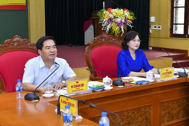 Phó Thống đốc NHNN Nguyễn Thị Hồng và ông Lê Quang Tiến,  Phó Chủ tịch UBND tỉnh Thái Nguyên chủ trì Hội nghị